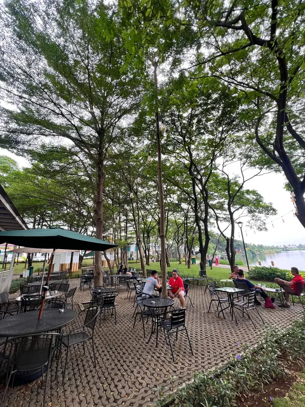 Suasana Sunset Avenue
